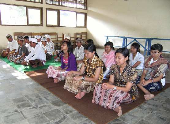 053  TM SCHOOLCLASS PUPUAN.jpg - Meditating students at a vocational school in Bali.